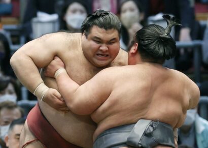 Takayasu repousse Takakeishô