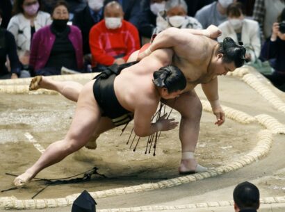 Takayasu éjecte Wakamotoharu