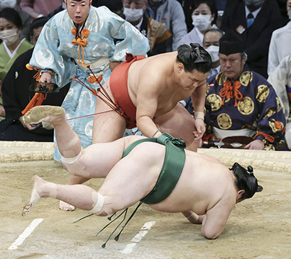 Hoshoryu contre Sadanoumi