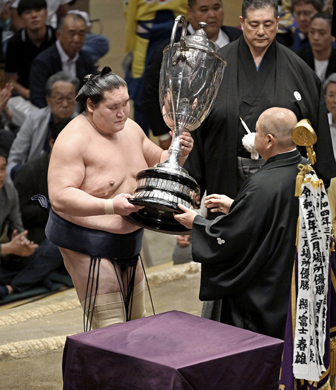 Terunofuji yusho