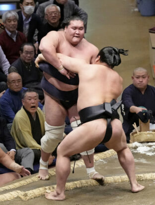 Wakamotoharu repousse Terunofuji