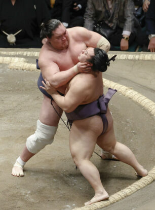 Terunofuji se venge contre Tobizaru