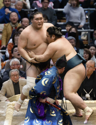 Terunofuji repoussé par Nishikigi