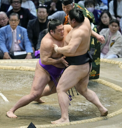 Takerufuji tout en force contre Wakamotoharu