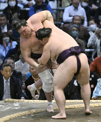 Oho repousse Terunofuji