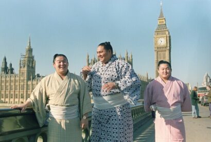 Dernière tournée des rikishi à Londres en 1991 : Wakahanada, Akebono et Mainoumi 