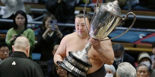 Dernier Jour – Malgré une dernière défaite, Kirishima est prêt à retrouver son titre d&rsquo;ôzeki