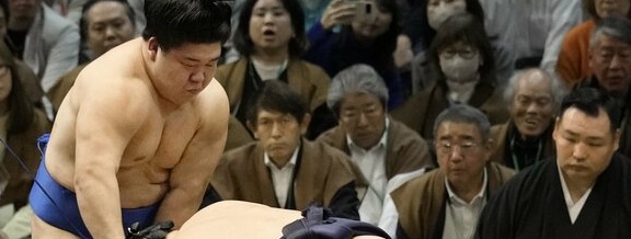 Jour 4 – Hoshoryu s&rsquo;incline, Aonishiki battu une nouvelle fois, et abandon d’Onosato