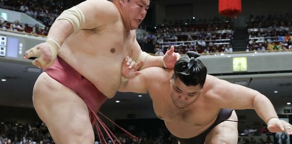 Jour 7 –Kirishima conserve la tête du tournoi et cinquième défaite pour Kotozakura