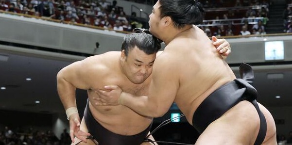 Jour 9 – Kirishima reprend la tête du classement, Kotozakura s’approche du gouffre