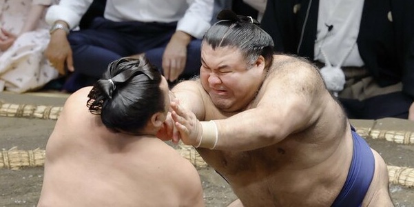 Jour 3 – Kirishima, en quête de promotion, subit sa première défaite face à Takayasu