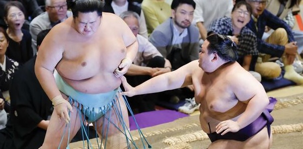 Jour 5 – Kotozakura subit sa première défaite et Aonishiki s&rsquo;incline pour la deuxième fois